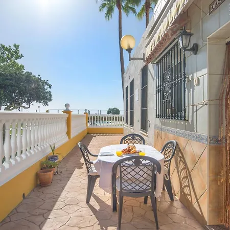 Apartment Comfortable In With Pool And Garden 68 M²
