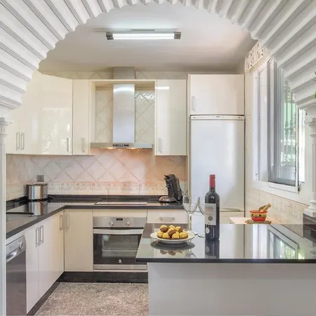 Comfortable In With Pool And Garden 68 M² *